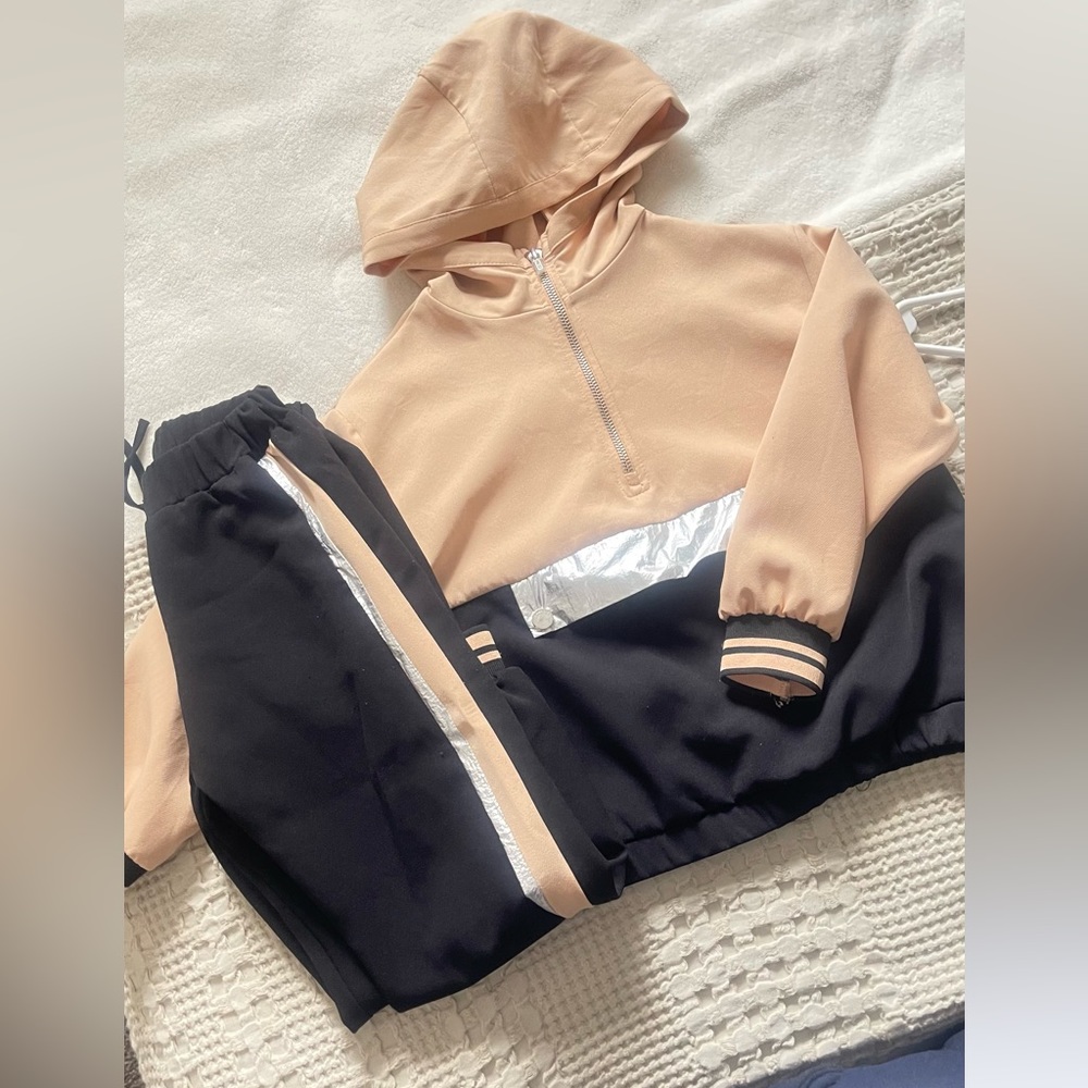 Beautiful set 🥰 my daughter no longer has it ☹️, size 6